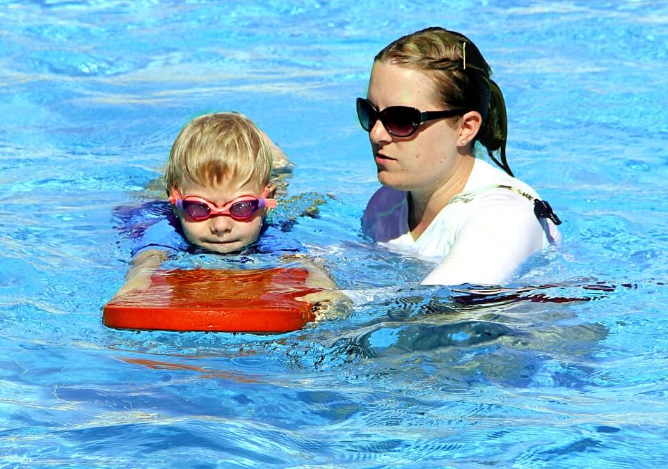 Teaching babies how to swim discount